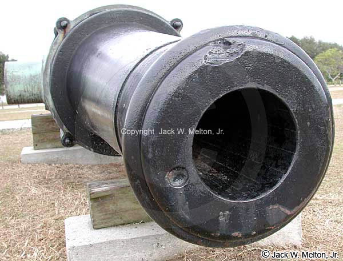 Battery Bee 10-inch Columbiad — muzzle