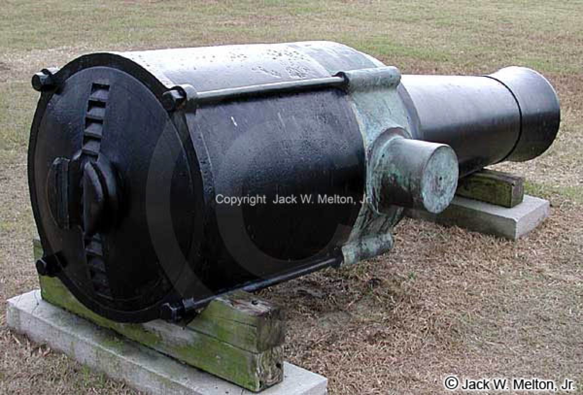 Battery Bee 10-inch Columbiad — right rear