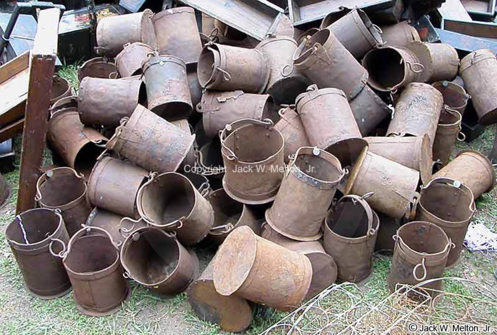 Modern imported buckets misrepresented as Civil War artillery buckets