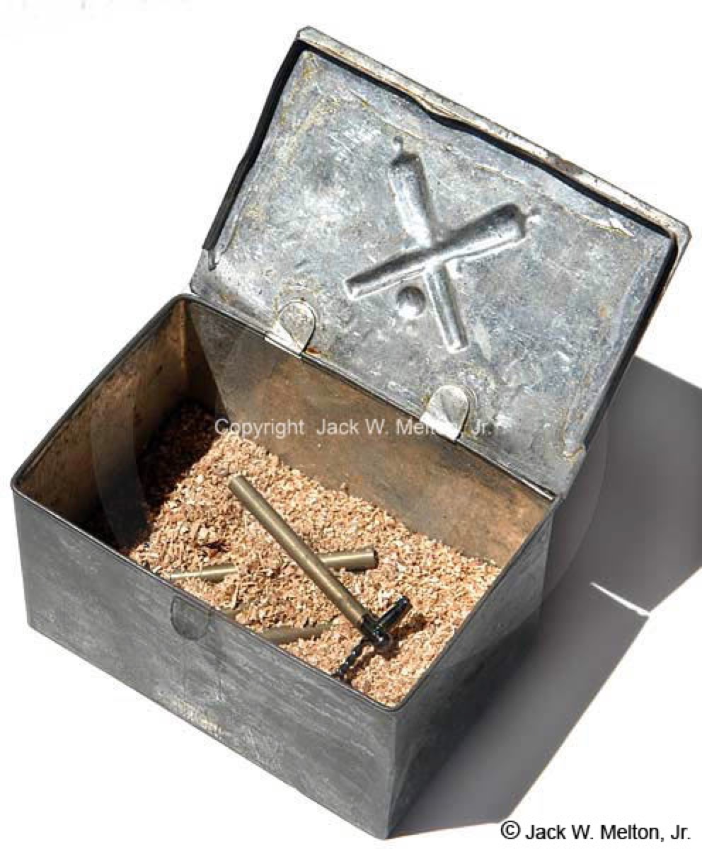 Friction primer tin, second example — open